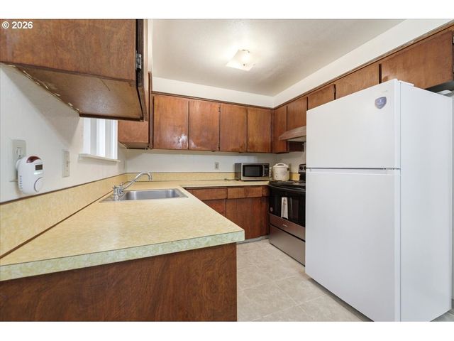 7045 N MEARS St, Portland, OR 97203