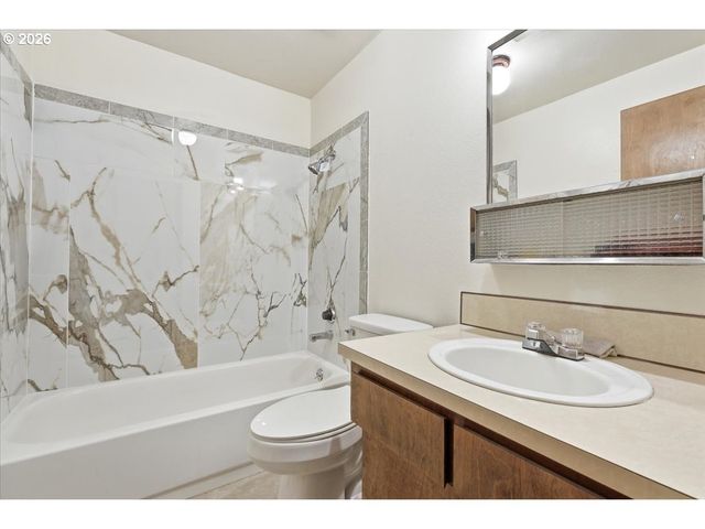 7045 N MEARS St, Portland, OR 97203