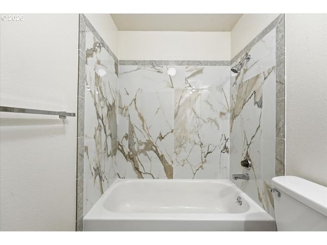 7045 N MEARS St, Portland, OR 97203