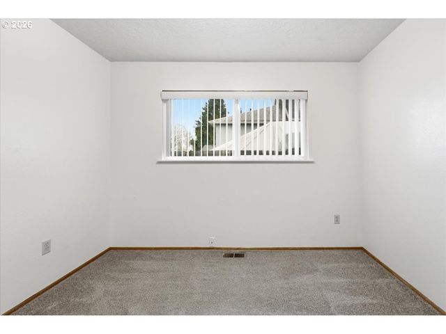 7045 N MEARS St, Portland, OR 97203