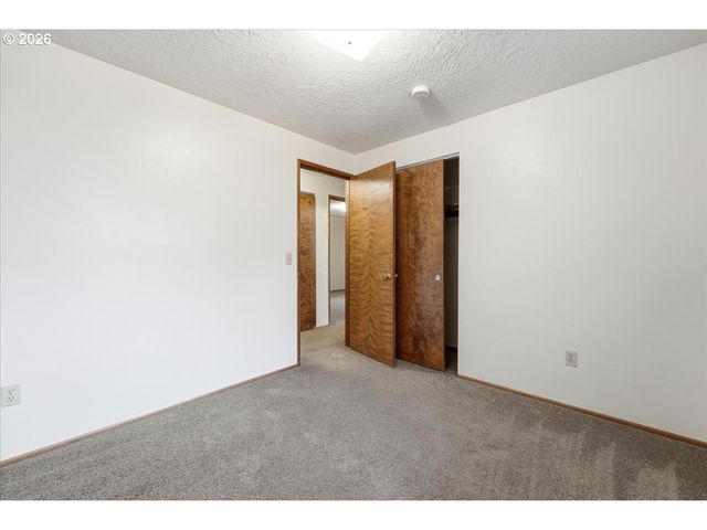 7045 N MEARS St, Portland, OR 97203