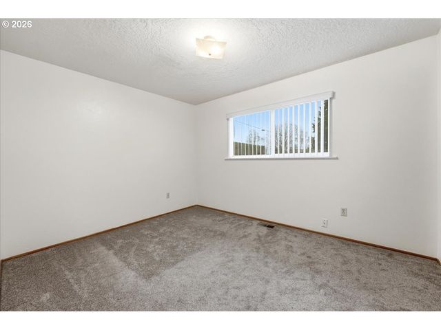 7045 N MEARS St, Portland, OR 97203