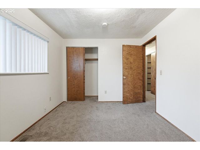 7045 N MEARS St, Portland, OR 97203