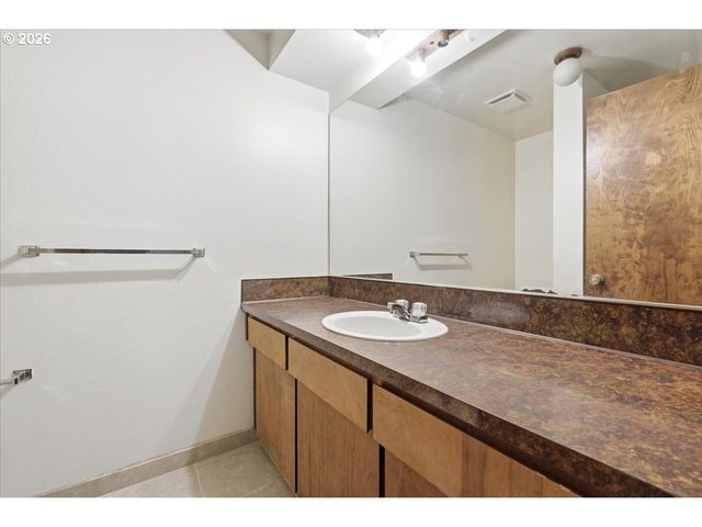 7045 N MEARS St, Portland, OR 97203