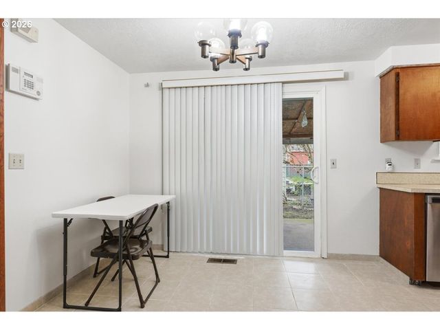 7045 N MEARS St, Portland, OR 97203