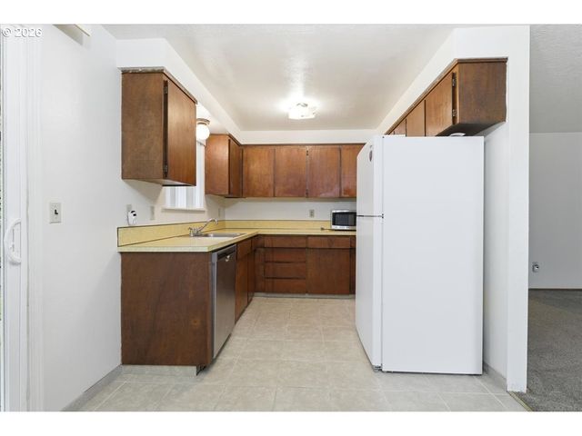 7045 N MEARS St, Portland, OR 97203