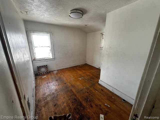 9326 Ward Street, Detroit, MI 48228