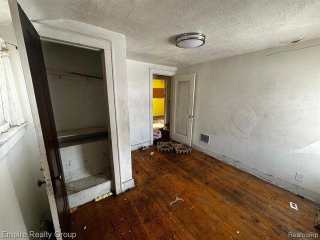 9326 Ward Street, Detroit, MI 48228