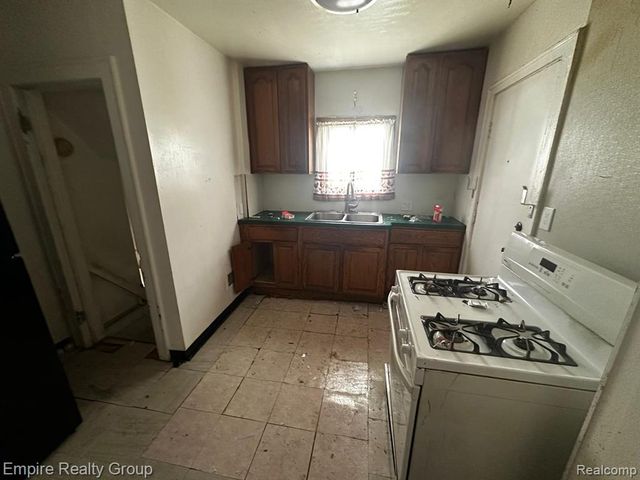 9326 Ward Street, Detroit, MI 48228
