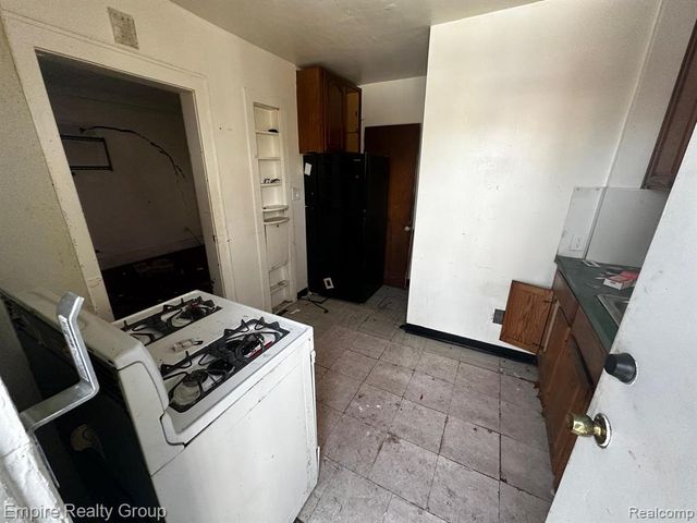 9326 Ward Street, Detroit, MI 48228
