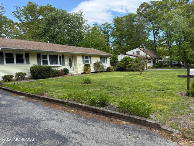 15 Crest Road, Jackson, NJ 08527