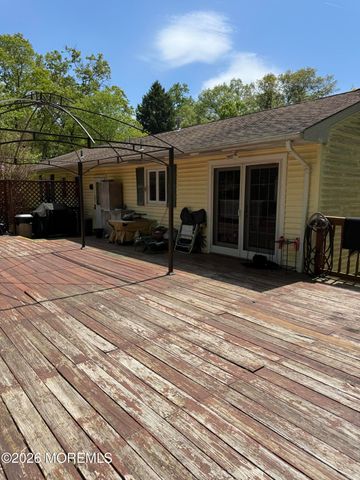 15 Crest Road, Jackson, NJ 08527