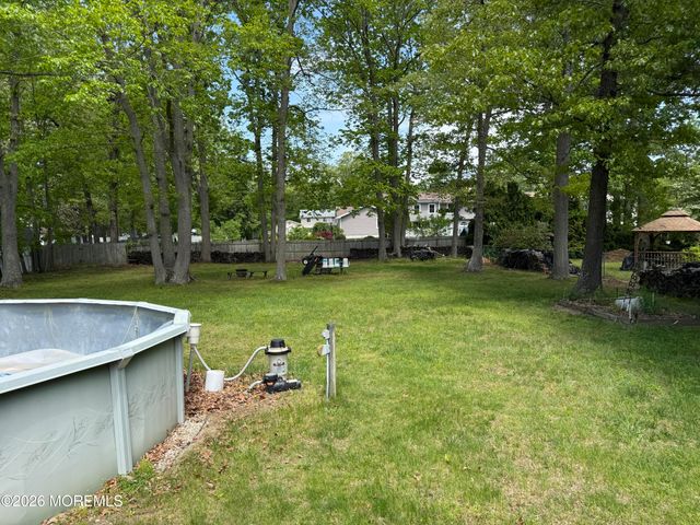 15 Crest Road, Jackson, NJ 08527