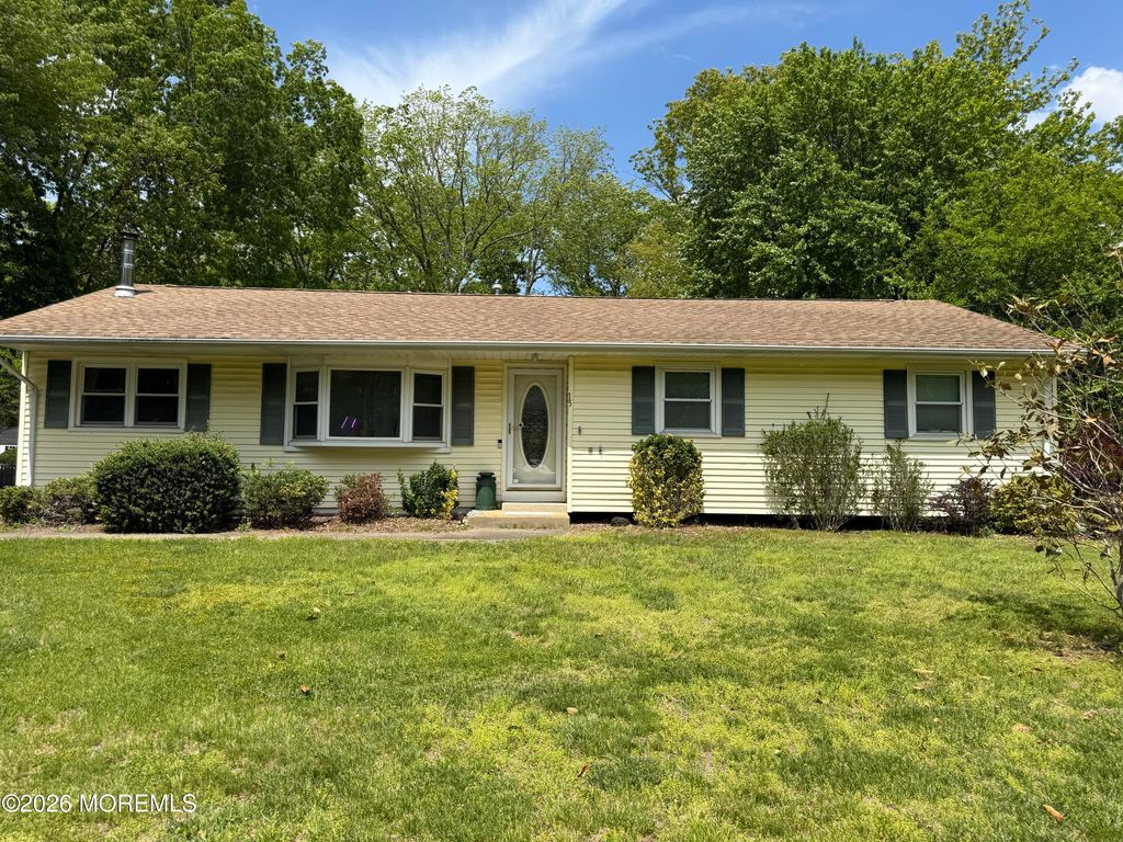 15 Crest Road, Jackson, NJ 08527