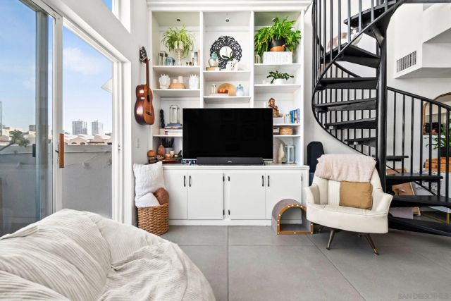 221 Island 503, San Diego, CA 92101