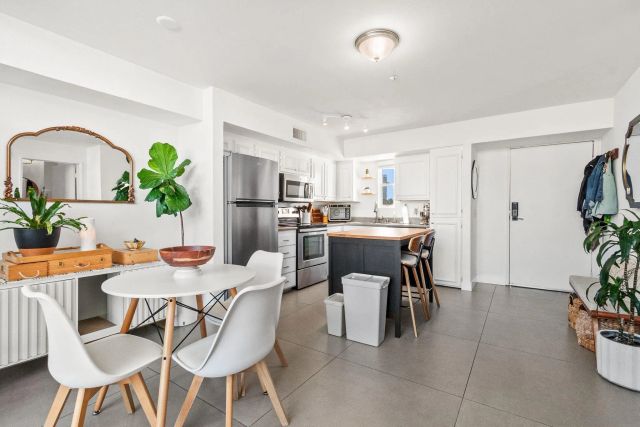 221 Island 503, San Diego, CA 92101