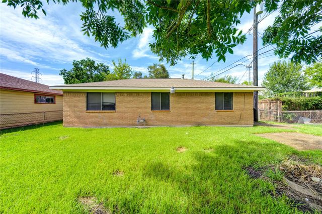 3138 Sunbeam Street, Houston, TX 77051