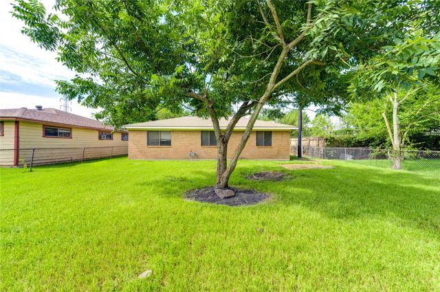 3138 Sunbeam Street, Houston, TX 77051