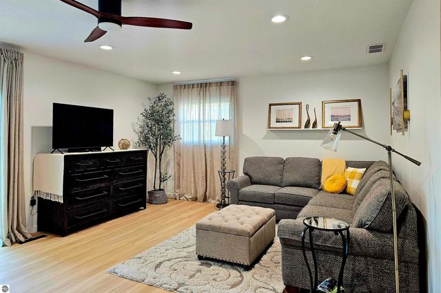 6760 W Shore Drive, Weidman, MI 48893