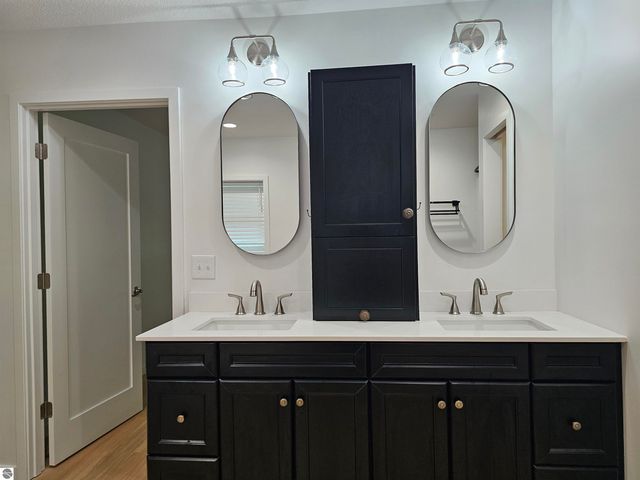 6760 W Shore Drive, Weidman, MI 48893