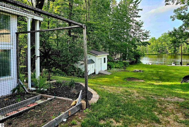 6760 W Shore Drive, Weidman, MI 48893