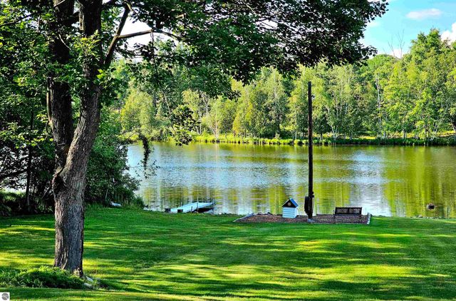 6760 W Shore Drive, Weidman, MI 48893