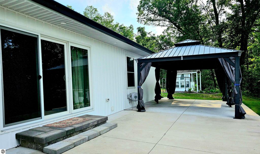 Image 4 of property listing at 6760 W Shore Drive, Weidman, MI 48893