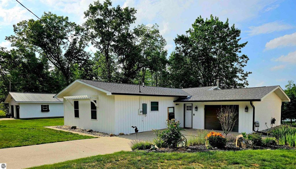Image 59 of property listing at 6760 W Shore Drive, Weidman, MI 48893