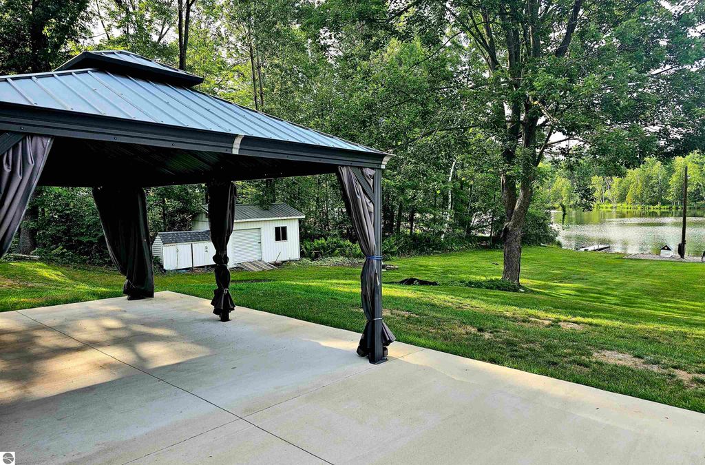 Image 7 of property listing at 6760 W Shore Drive, Weidman, MI 48893