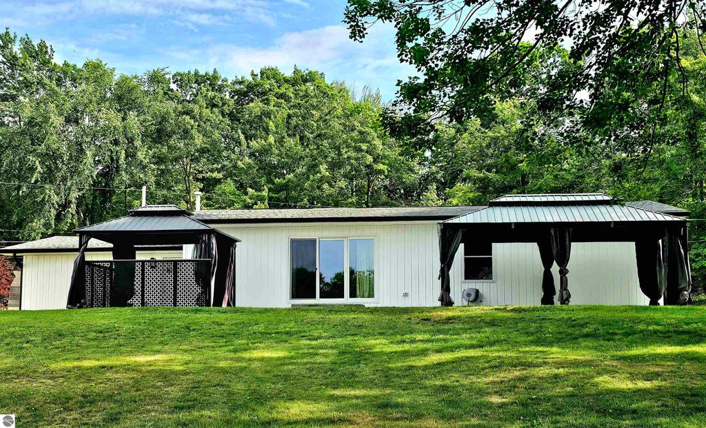 Image 8 of property listing at 6760 W Shore Drive, Weidman, MI 48893