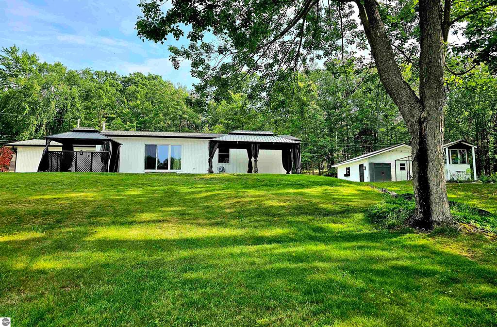 Image 9 of property listing at 6760 W Shore Drive, Weidman, MI 48893
