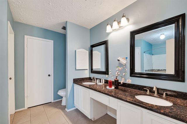 8122 Sandy Glen Lane, Houston, TX 77071