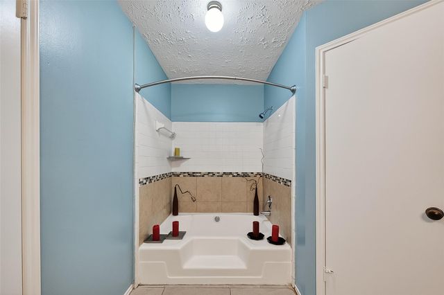 8122 Sandy Glen Lane, Houston, TX 77071