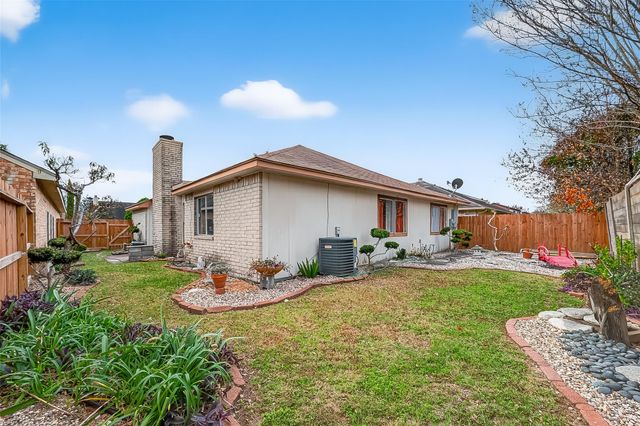 8122 Sandy Glen Lane, Houston, TX 77071