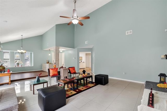 8122 Sandy Glen Lane, Houston, TX 77071