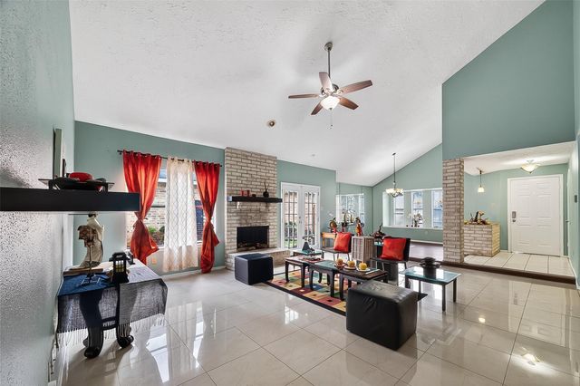 8122 Sandy Glen Lane, Houston, TX 77071