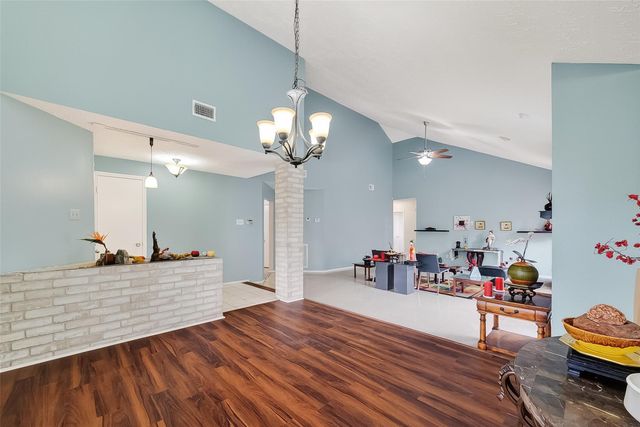 8122 Sandy Glen Lane, Houston, TX 77071