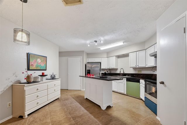 8122 Sandy Glen Lane, Houston, TX 77071