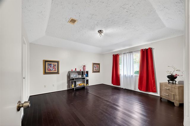 8122 Sandy Glen Lane, Houston, TX 77071