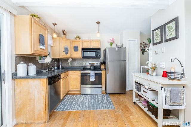 94 Cynthia Lane D-5, Middletown, CT 06457