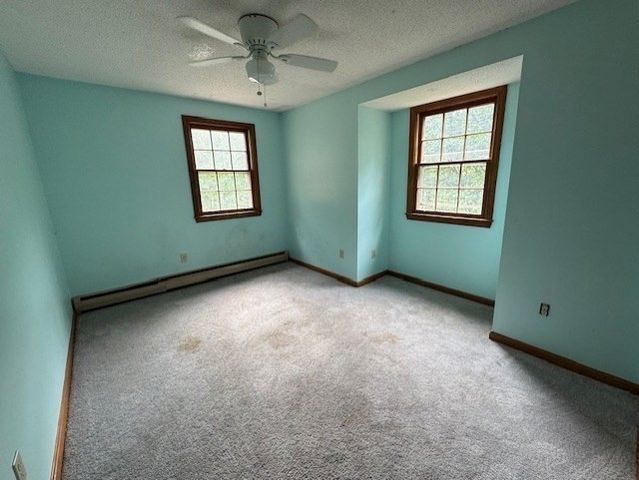 15 N End Rd, Townsend, MA 01469