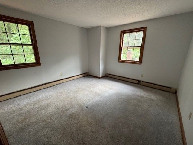 15 N End Rd, Townsend, MA 01469