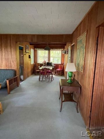 1721 Valley Ct. Court west, Brooklyn, MI 49230