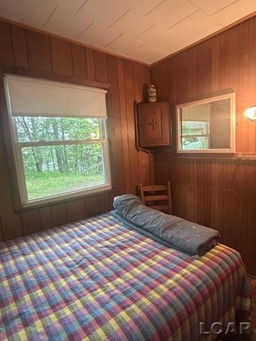 1721 Valley Ct. Court west, Brooklyn, MI 49230