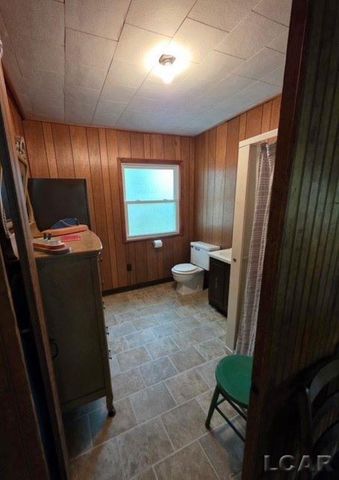 1721 Valley Ct. Court west, Brooklyn, MI 49230