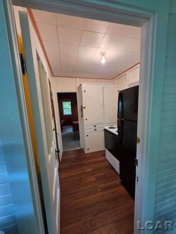 1721 Valley Ct. Court west, Brooklyn, MI 49230