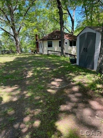 1721 Valley Ct. Court west, Brooklyn, MI 49230