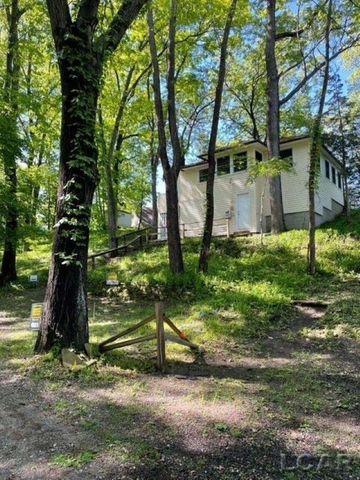 1721 Valley Ct. Court west, Brooklyn, MI 49230