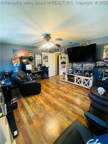 141 Rolling Acres, Winfield, WV 25213