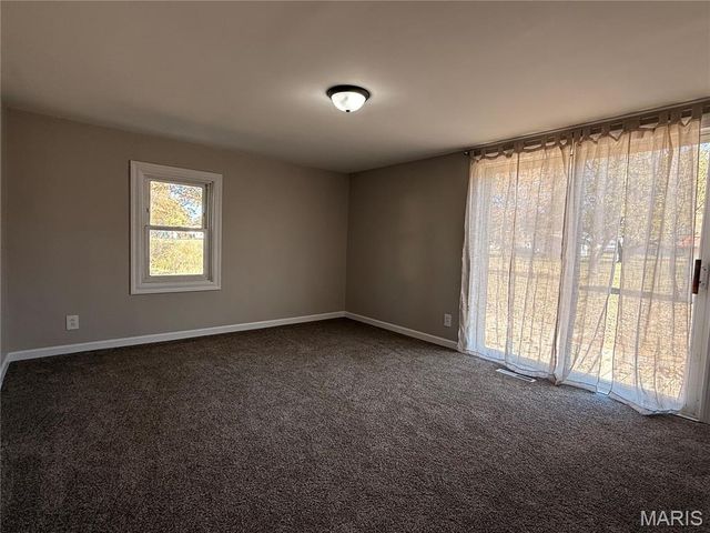 912 S Walnut Street, Litchfield, IL 62056